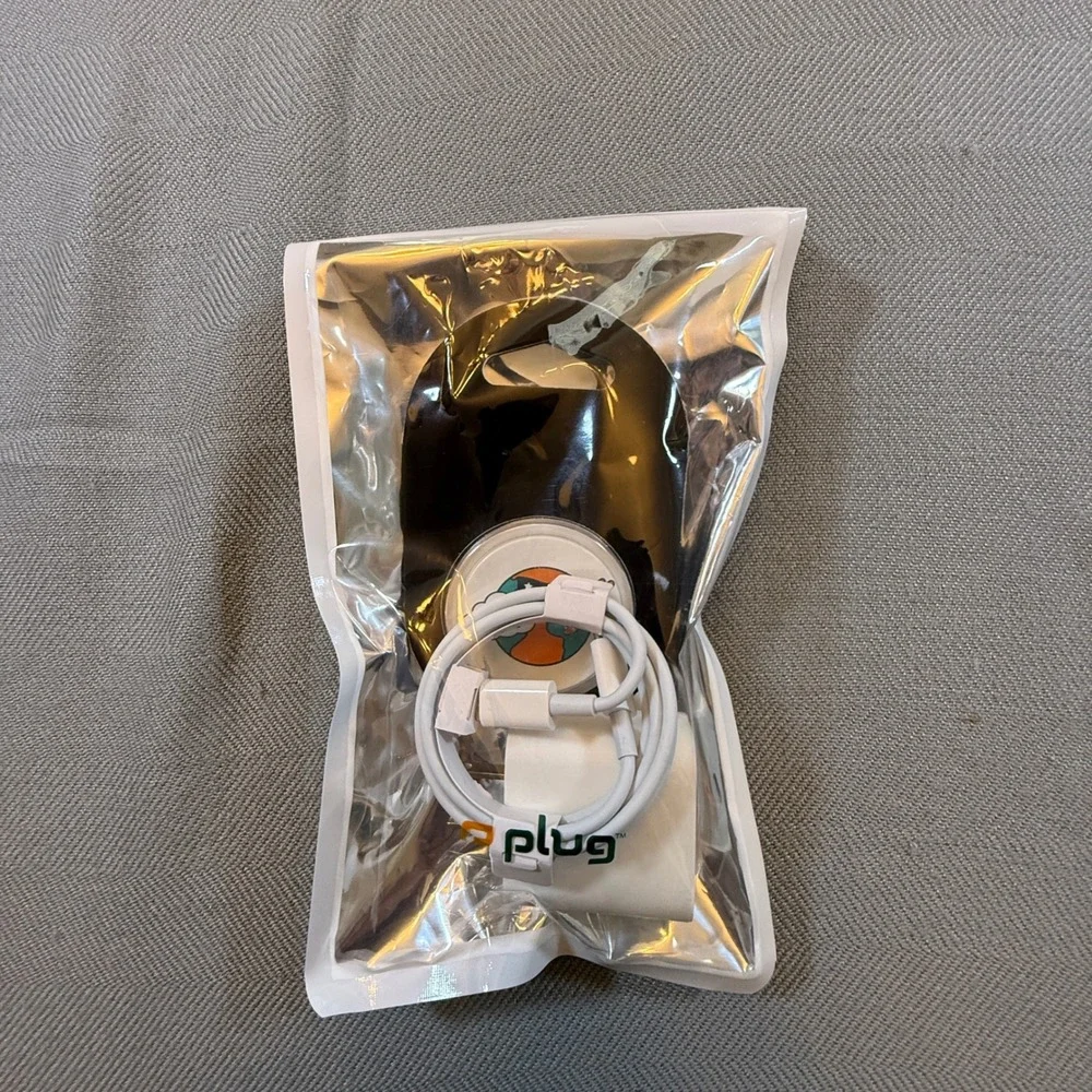 Plug Tech USB-C Power Adapter and Lightning Cable Bundle with Phone Grip White